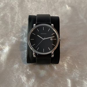 Minimalist and classy black watch. Skagen